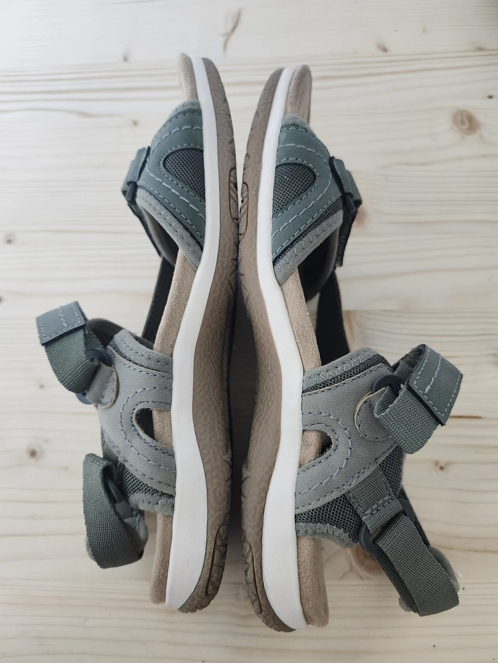 Earth Origins  Green Adjustable Strappy Sandals Women's 9.5